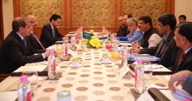 وزير الطاقة السعودى يناقش تهديدات الملاحة فى مضيق هرمز مع نظيره الهندى