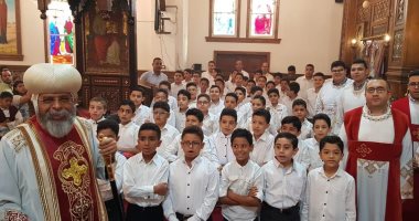 أسقف الزقازيق يرسم شمامسة جدد بعد تخرجهم من مدرسة الكنيسة
