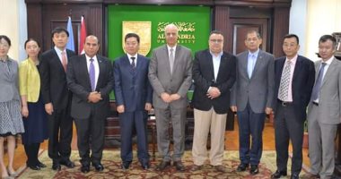 رئيس جامعة الإسكندرية يستقبل وفد وزارة العلوم والبحث العلمى والتكنولوجى بالصيــن