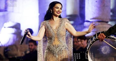 ديانا كرزون تغنى وترقص فى مهرجان جرش.. والجمهور : بنحبك يا عروس الأردن (فيديو)