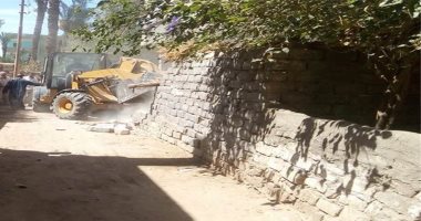 صور.. إزالة 37 حالة تعدى على أراضى أملاك الدولة بأسيوط