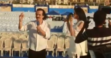 شاهد استعدادات حفل الموسيقار العالمى يانى فى الساحل الشمالى