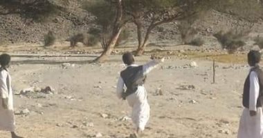 "زمن اللعب لسة منتهاش" .. "التوميت" اللعبة الشعبية فى البحر الأحمر تتحدي الزمن.. قبيلة العبابدة: يمارسها الكبير والصغير والأماكن المثلي للعبها وسط الصحراء الواسعة.. وقبيلة البشارية: توارثناها من أجيال سابقة
