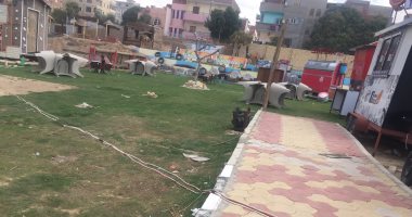 صور.. عربات المأكولات تحول نادى المنتزه بالإسماعيلية لعشوائيات