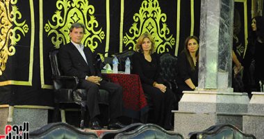 كريم عبد العزيز ومصطفى شعبان وشريف عرفة وعمرو يوسف فى عزاء والدة يسرا