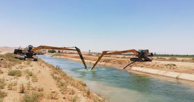 صور.. تطهير ترعة وادى النقرة بأسوان ميكانيكياً ورفع الحشائش من ترعة وادى العرب