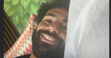 محمد صلاح يرفع شعار "اضحك الصورة تطلع حلوة" قبل بداية الدورى الإنجليزى