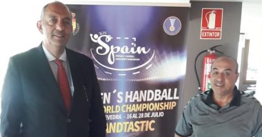 سفير مصر فى إسبانيا يدعم منتخب شباب اليد بفندق الإقامة قبل مواجهة فرنسا