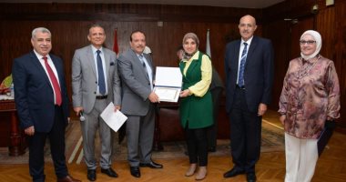 رئيس جامعة طنطا يكرم الفائزين بأفضل رسالة ماجستير ودكتوراه