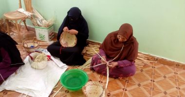 صناعة الخوص والثوب الواحاتى بالوادى الجديد حرف إبداعية لها قواعد..تعرف عليها