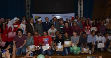 صور .. محافظ الإسماعيلية يُكرم أوائل الشهادات الثانوية العامة والأزهرية والدبلومات الفنية