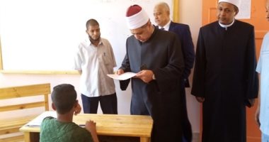 صور.. رئيس قطاع المعاهد الأزهرية يتفقد أعمال امتحانات الدور الثاني بالأقصر