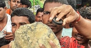 وقع عليهم من السماء.. سقوط نيزك بحجم كرة قدم على قرية هندية "صور"