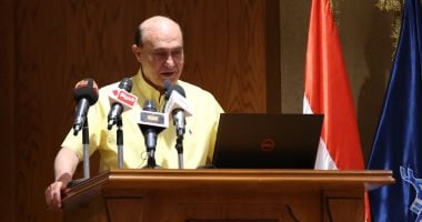فيديو وصور.. وفد البرنامج الرئاسى للشباب الأفريقى يحتفل بعيد ميلاد مهاب مميش