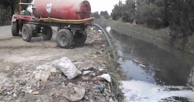 عربات الكسح تلقى المخلفات بترع الشرقية..والأهالى يطالبون باستكمال مشروع الصرف