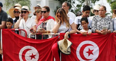 حزن ودموع التوانسة فى وداع السبسى