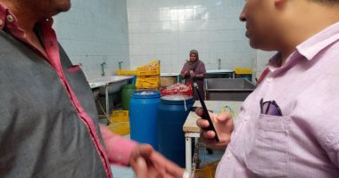 صور.. ضبط 350 كيلو جرام منتجات دواجن منتهية الصلاحية بالقليوبية