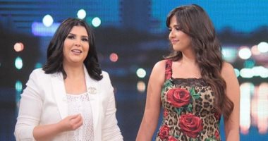 ياسمين عبد العزيز تشارك بصور لها مع منى الشاذلى 