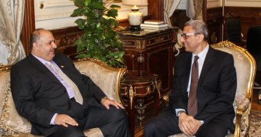 أمين عام مجلس النواب يلتقى نظيره البحرينى ويتفقان على تطوير العلاقات