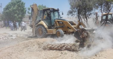 صور.. مدينة إسنا تنفذ 35 حالة تعدى على 9454 متر أراضى ملك الدولة