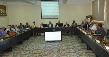 رئيس جامعة أسيوط يبحث مواجهة العجز فى أطباء التخدير والعناية المركزة بالمستشفيات