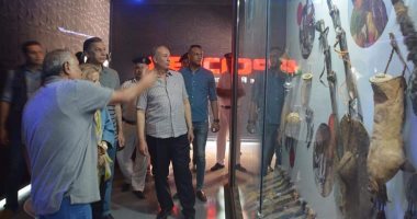 صور.. محافظ البحر الأحمر ومستشارا الرئيس يزورون متحف العجائب بمرسى علم