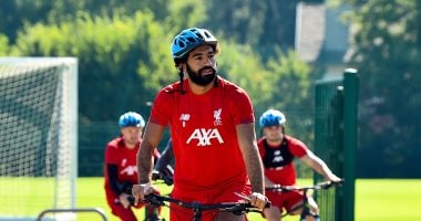 حديث مع كلوب والدراجة.. شاهد ظهور محمد صلاح الأول فى مران ليفربول