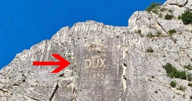 نقش موسولينى يظهر على منحدر جبل فى إيطاليا وخلافات حول إزالته.. اعرف القصة