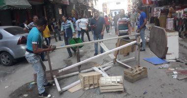 صور.. حملات مكبرة وغرامات فورية لإزالة إشغالات الطريق شرق الإسكندرية