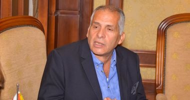 وزارة الهجرة تستقبل المواطن المصرى المعتدى عليه فى طائرة رومانية