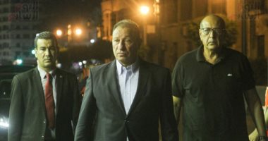 الخطيب وشطة وهشام حنفى أول الحضور فى عزاء محمود علام