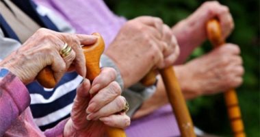 حبهم ووشاركهم أوقاتهم ..نصائح لمساعدة كبار السن للتخلص من الشعور بالوحدة