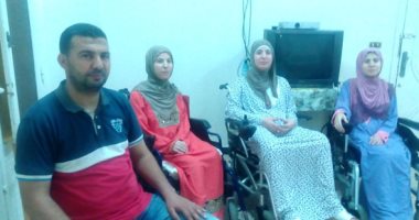 صور.. الأميرات الأربعة.. رحلة 4 شقيقات من الشرقية مع مرض ضمور العضلات.. وحكاية شقيقهم الأكبر المتفرغ لخدمتهن فى كل شىء بعد رحيل الأب.. يحلمن بإنشاء مستشفى متخصص فى علاج مرضى ضمور العضلات لإنقاذ حياتهم