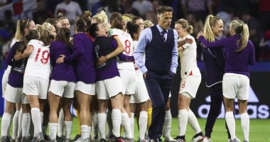 فيل نيفيل ينافس على جائزة أفضل مدرب سيدات في العالم "The Best"