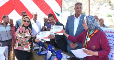 صور.. قوافل خدمية وتوزيع جهاز العروسين للأسر الأولى بالرعاية فى الإسكندرية