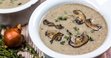  أحسن من المحلات.. طريقة عمل شوربة الكريمة بالمشروم