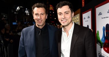 مفاوضات مع جوناثان جولدشتاين وجون فرانسيس لإخراج فيلم Dungeons & Dragons