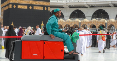 السعودية تخصص 4 آلاف عامل لتنظيف ساحات المسجد الحرام