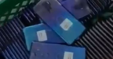 ضبط مصنع بالسعودية يطبع الماركات العالمية على المحمول.. والتليفون بـ 3000 ريال.. فيديو