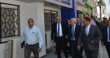 صور.. محافظ بورسعيد ونائب وزير الاتصالات يفتتحان مركز التوثيق المطور