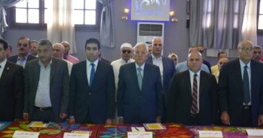 صور.. محافظ الدقهلية يكرم أوائل منية النصر