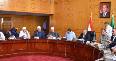 محافظ الإسماعيلية يناقش الآليات التنفيذية للحد من ظاهرة انتشار حالات الطلاق فى المجتمع