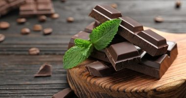 الشيكولاتة الداكنة تنتج شعورًا بالنشوة يشبه الحشيش