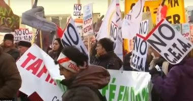 مزارعو فرنسا ينظمون تظاهرة بأكثر من 1000 جرار فى باريس الجمعة المقبلة