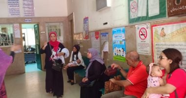 صور.. الكشف على 450 حالة ضمن القافلة الطبية بحى جمرك بالإسكندرية