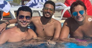 صور.. مصطفى خاطر ومحمد أنور فى حمام سباحة