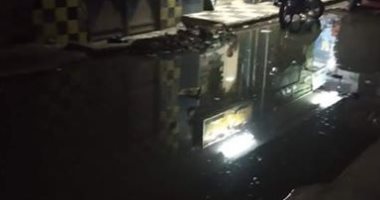 صور.. مياه الصرف الصحى تحاصر سكان شارع بالخصوص 