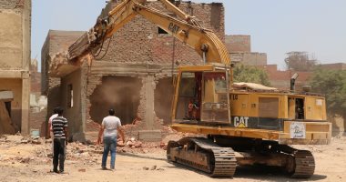 محافظ القاهرة ومدير الأمن يشرفان على استكمال إزالة أكشاك أبو السعود والمدابغ