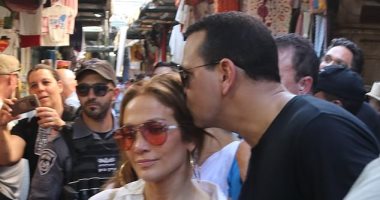 بين القبلات وركوب الجمل.. هكذا قضت جنيفر لوبيز وقتا ممتعا مع خطيبها فى القدس