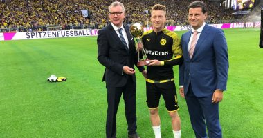 دورتموند ضد البايرن.. ريوس يتسلم جائزة أفضل لاعب فى ألمانيا 2019  